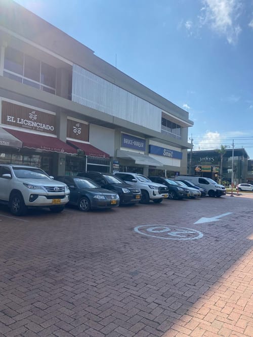 Local en venta en Llano Grande, Rionegro, 32 m² · foto 2 de 16