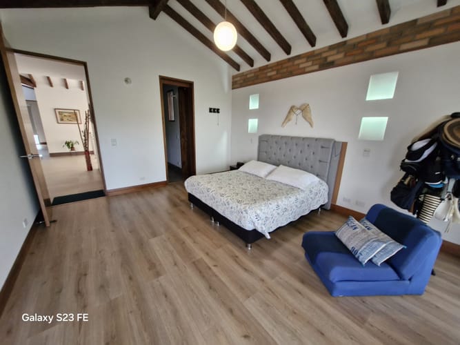 Casa de 4 alcobas en venta en El Porvenir, Rionegro, 333 m² · foto 2 de 17