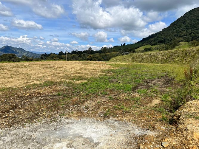 Lote en venta en Lomitas, La Ceja, 1580 m² · foto 8 de 16