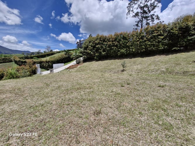 Lote en venta en El Carmen De Viboral, El Carmen de Viboral, 2541 m² · foto 2 de 10