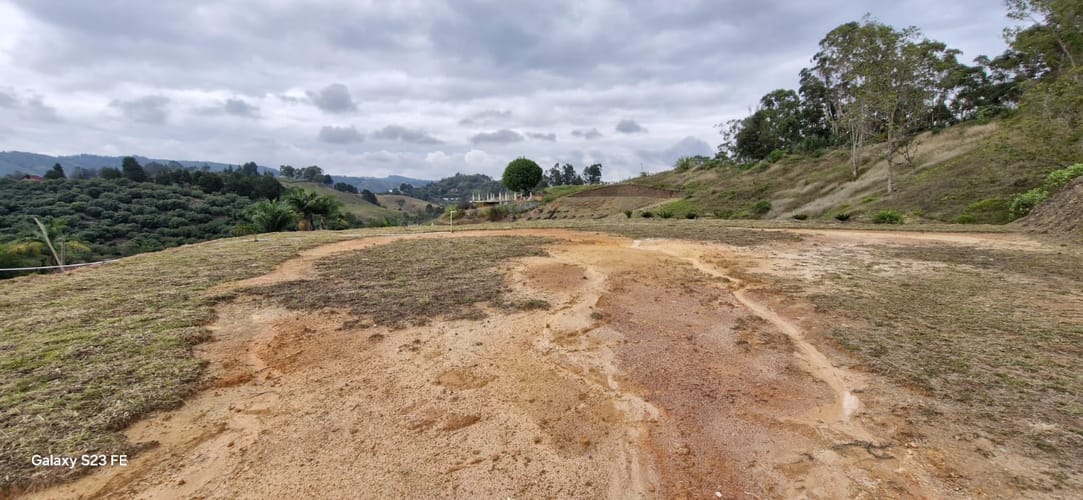 Lote en venta en Hojas Anchas, Guarne, 2099 m² · foto 2 de 17