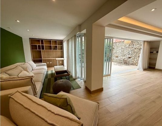 Casa de 3 alcobas en venta en El Porvenir, Rionegro, 283 m² · foto 3 de 24