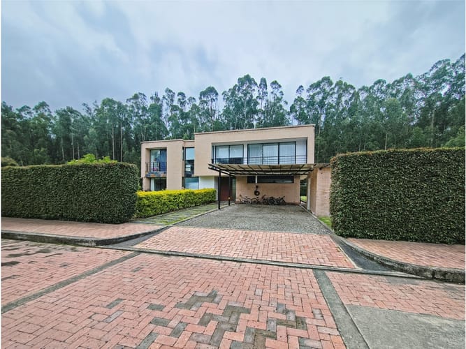 Casa de 4 alcobas en venta en Hatogrande, Sopó, 300 m² · foto 2 de 24