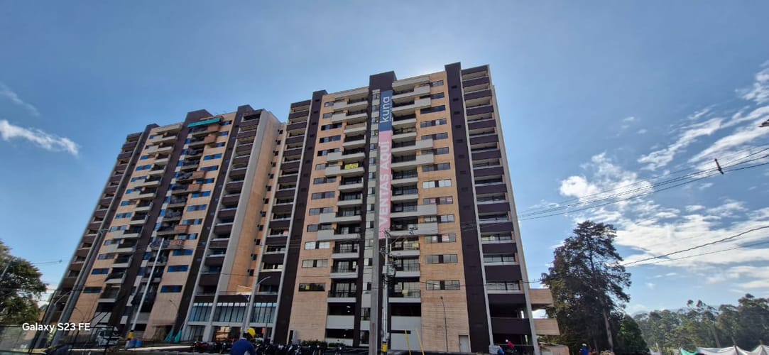 Apartamento de 3 alcobas en venta en Llano Grande, Rionegro, 86 m² · foto 2 de 9