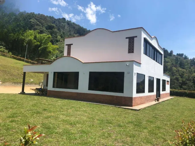 Finca en venta en El Retiro, 18000 m² · foto 2 de 20