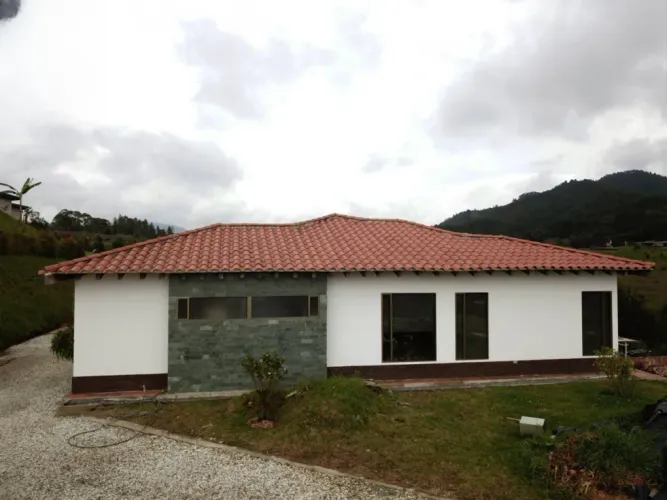 Casa de 4 alcobas en venta en El Retiro, 1800 m² · foto 2 de 20