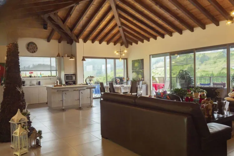Casa de 4 alcobas en venta en El Retiro, 1800 m² · foto 3 de 20