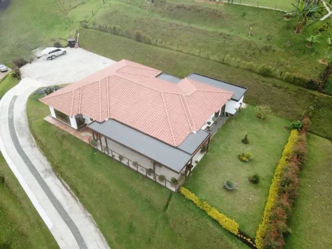 Casa de 4 alcobas en venta en El Retiro, 1800 m² · foto 5 de 20