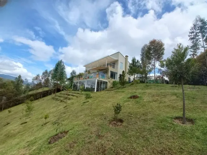 Casa de 4 alcobas en venta en El Retiro · foto 16 de 17