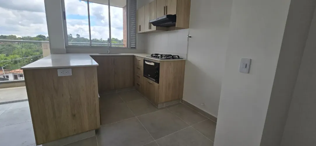 Apartamento de 3 alcobas en venta en Centro, Rionegro, 96 m² · foto 2 de 15