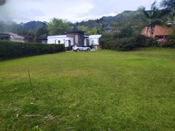 Lote en venta en El Retiro, 871 m² · foto 2 de 10