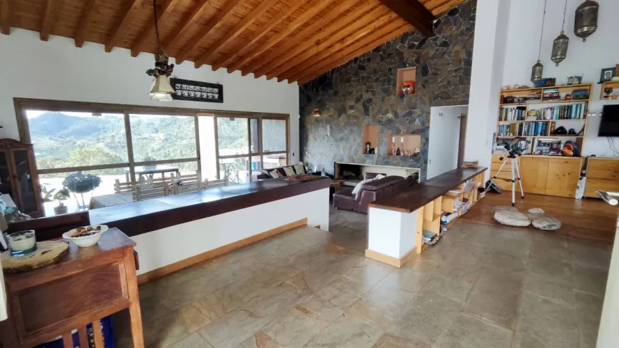 Casa de 3 alcobas en venta en El Retiro, 221 m² · foto 2 de 20