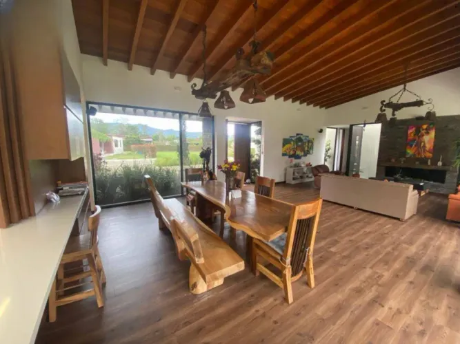 Casa de 3 alcobas en venta en Centro, Rionegro, 1500 m² · foto 2 de 14
