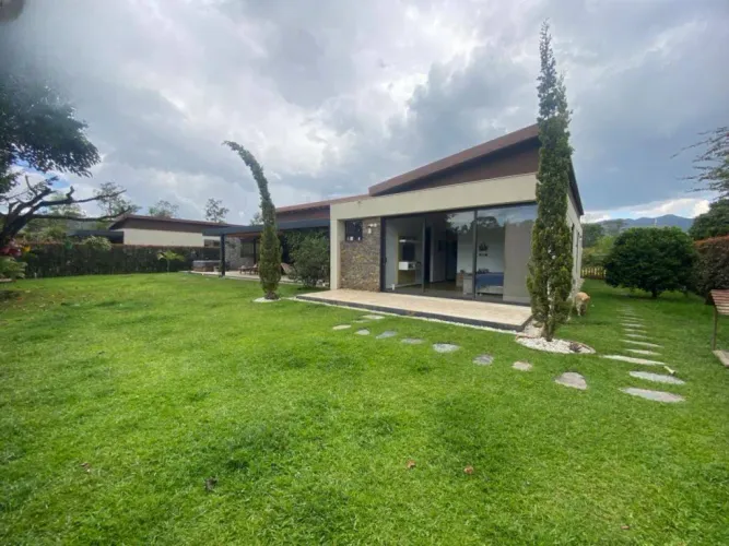 Casa de 3 alcobas en venta en Centro, Rionegro, 1500 m² · foto 4 de 14