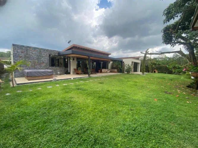 Casa de 3 alcobas en venta en Centro, Rionegro, 1500 m² · foto 7 de 14