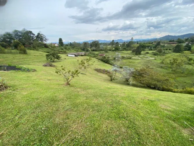 Lote en venta en Centro, Rionegro, 6903 m² · foto 2 de 10