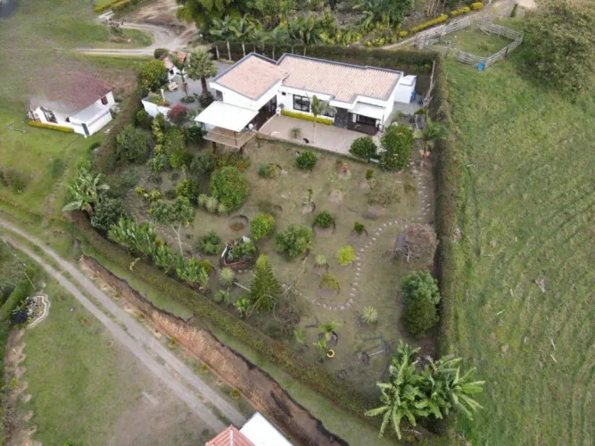 Casa de 3 alcobas en venta en Centro, Rionegro · foto 12 de 12