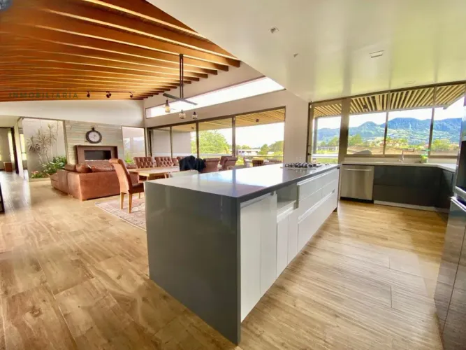 Casa de 3 alcobas en venta en Centro, Rionegro · foto 11 de 18