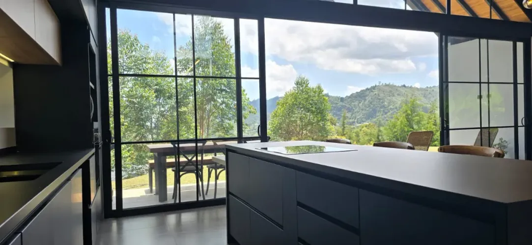Casa de 3 alcobas en venta en El Retiro, 1750 m² · foto 2 de 17