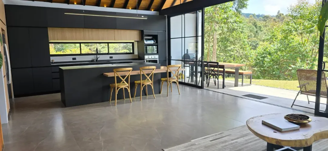 Casa de 3 alcobas en venta en El Retiro, 1750 m² · foto 8 de 17