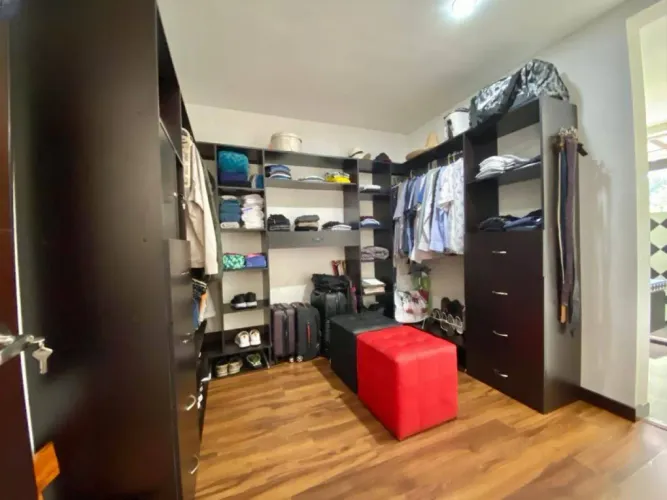 Casa de 5 alcobas en venta en Centro, Rionegro, 550 m² · foto 13 de 20