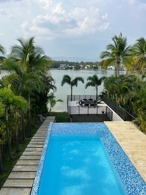 Casa de 4 alcobas en venta en Girardot, Girardot, 550 m² · foto 2 de 23