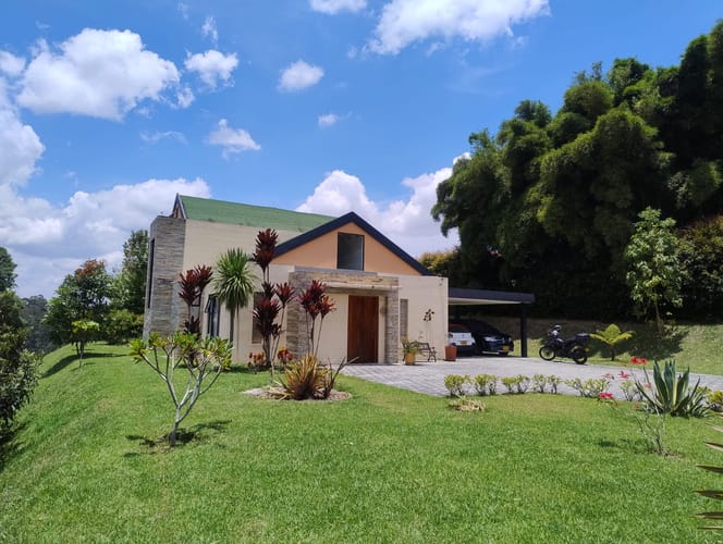 Casa de 3 alcobas en venta en La Ceja, 300 m² · foto 3 de 24