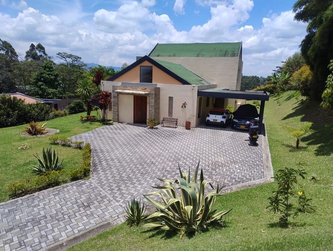 Casa de 3 alcobas en venta en La Ceja, 300 m² · foto 4 de 24