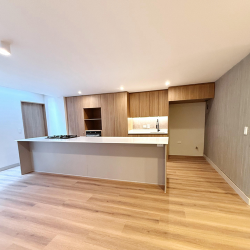 Apartamento de 3 alcobas en venta en El Castillo, Medellín, 152 m² · foto 3 de 13