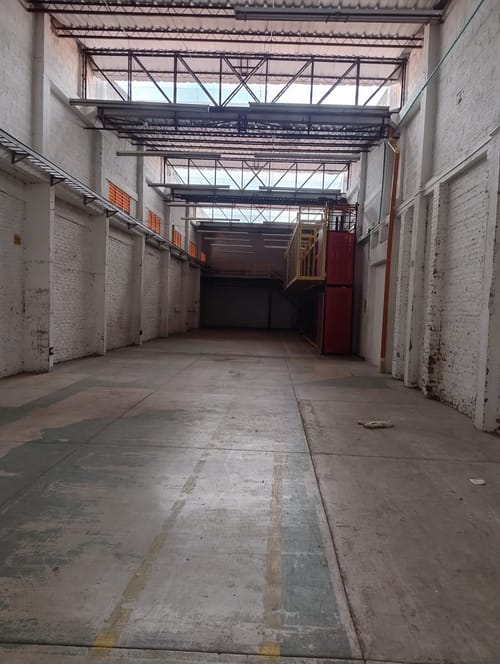 Bodega en arriendo en San Nicolas, Cali, 446 m² · foto 2 de 3