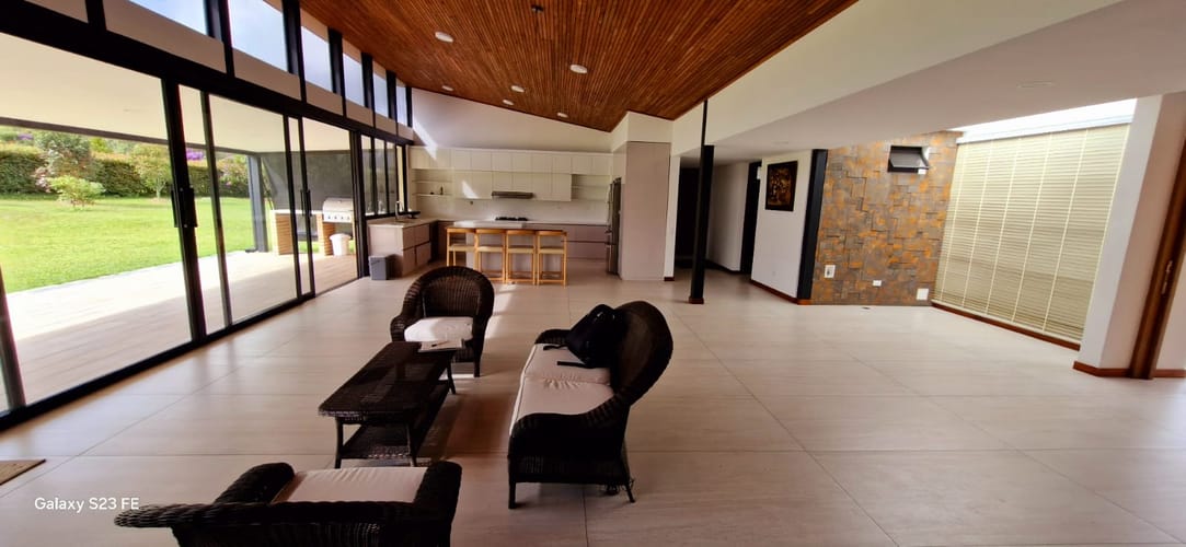 Casa de 5 alcobas en venta en El Carmen de Viboral, 487 m² · foto 2 de 24