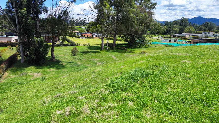 Lote en venta en Guamito, La Ceja, 2004 m² · foto 2 de 11