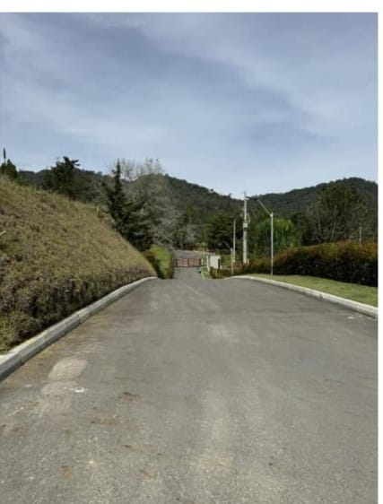 Lote en venta en El Tambo, La Ceja, 1887 m² · foto 2 de 11