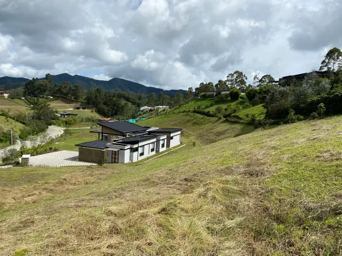 Lote en venta en Amapola, El Retiro, 2050 m² · foto 5 de 9