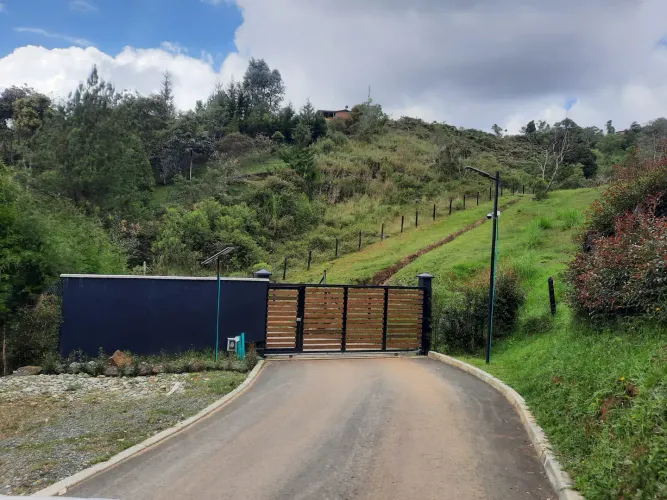 Lote en venta en La Clara, Guarne, 1523 m² · foto 4 de 18