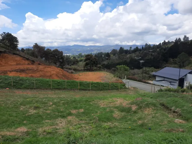 Lote en venta en La Clara, Guarne, 1523 m² · foto 7 de 18