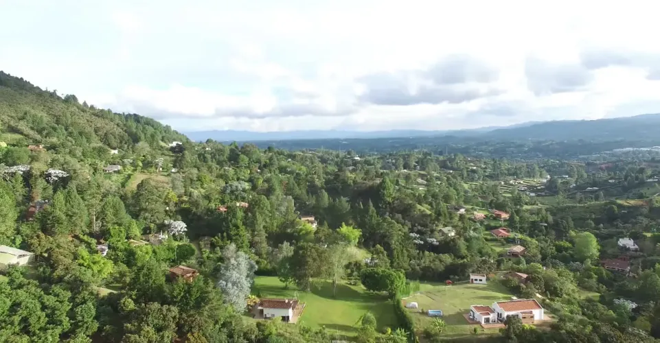 Lote en venta en La Clara, Guarne, 1523 m² · foto 14 de 18