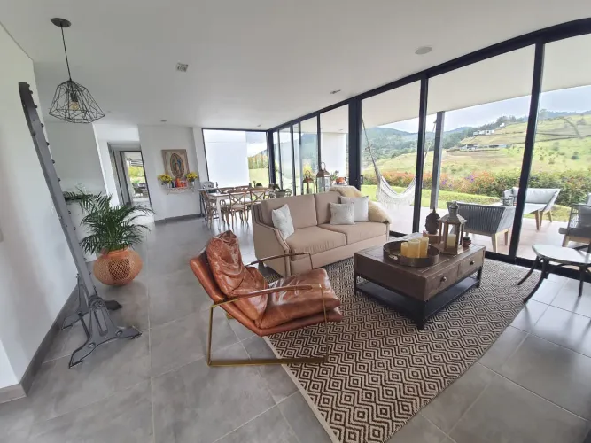 Casa de 3 alcobas en venta en Pantanillo, El Retiro, 1817 m² · foto 4 de 16