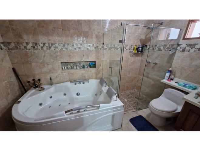 Casa de 4 alcobas en venta en El Porvenir, Rionegro, 270 m² · foto 15 de 18