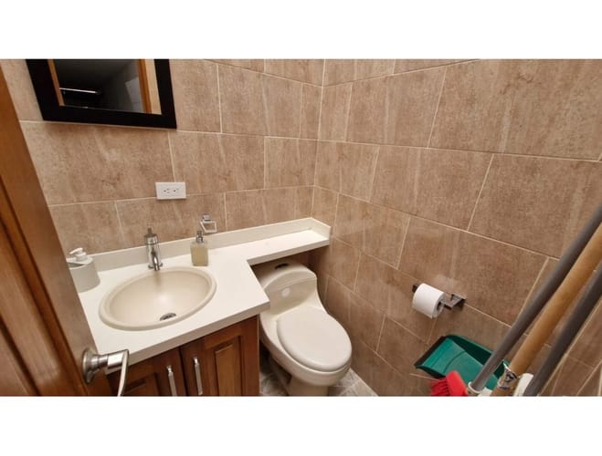 Casa de 4 alcobas en venta en El Porvenir, Rionegro, 270 m² · foto 16 de 18