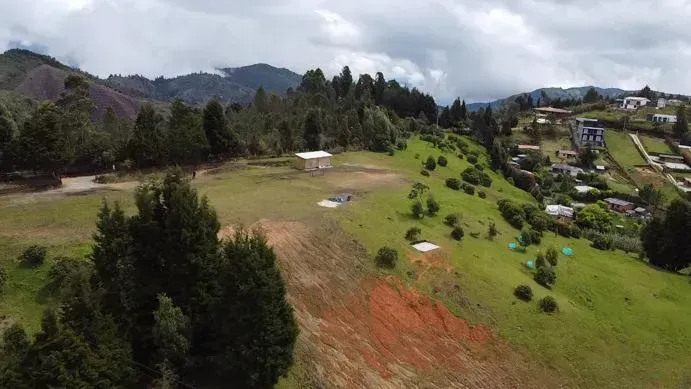 Lote en venta en El Zango, Guarne, 10000 m² · foto 2 de 10