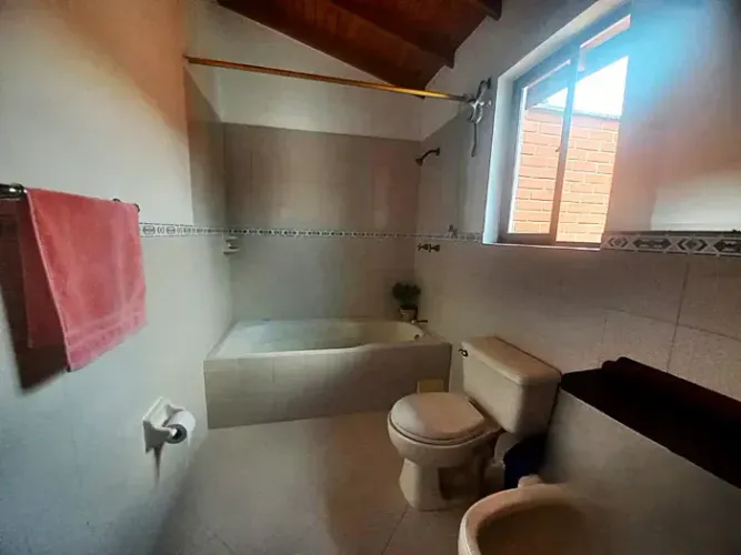 Casa de 4 alcobas en venta en Rionegro, 117 m² · foto 3 de 7