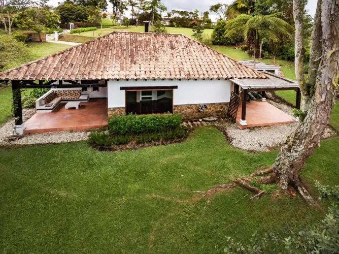 Casa de 4 alcobas en venta en Quirama, El Carmen de Viboral · foto 14 de 17