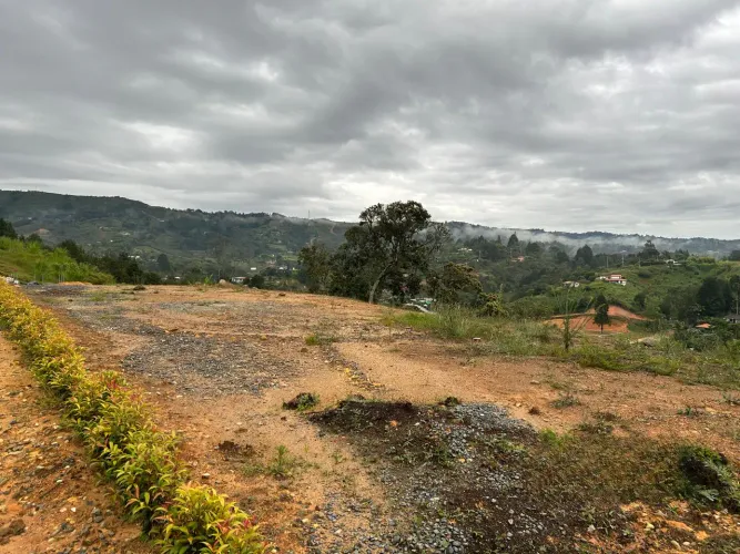 Lote en venta en La Mosquita, Guarne, 2117 m² · foto 6 de 8