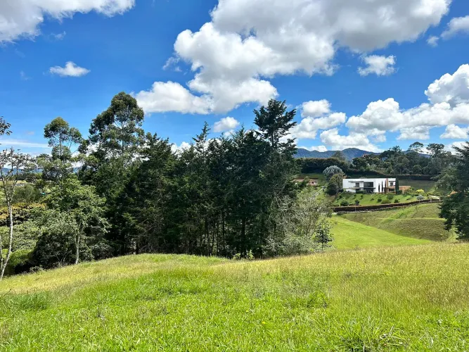 Lote en venta en Quirama, El Carmen de Viboral, 3479 m² · foto 11 de 12