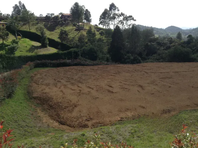 Lote en venta en Loma Del Escobero, Envigado, 2250 m² · foto 2 de 9