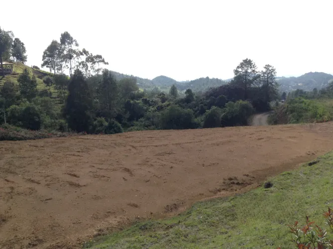 Lote en venta en Loma Del Escobero, Envigado, 2250 m² · foto 3 de 9
