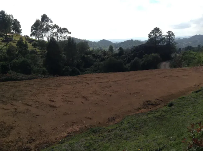 Lote en venta en Loma Del Escobero, Envigado, 2250 m² · foto 8 de 9