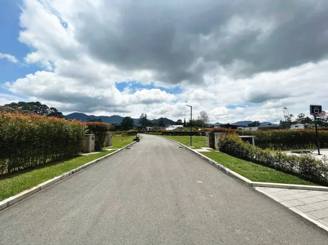 Lote en venta en El Carmen de Viboral, 3522 m² · foto 4 de 10