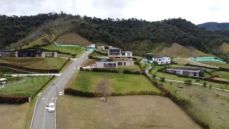 Lote en venta en El Tambo, La Ceja, 1415 m² · foto 3 de 11